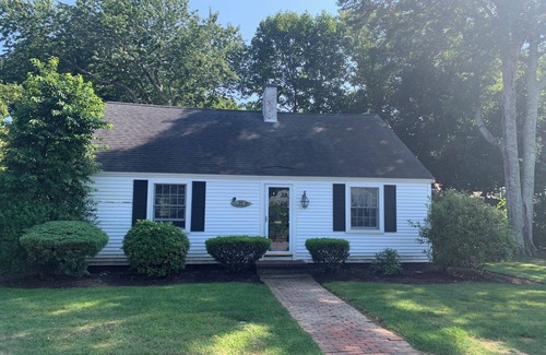 Falmouth House | 4-bedroom house. 5 minute walk to beach, 1 mile to historic Falmouth center