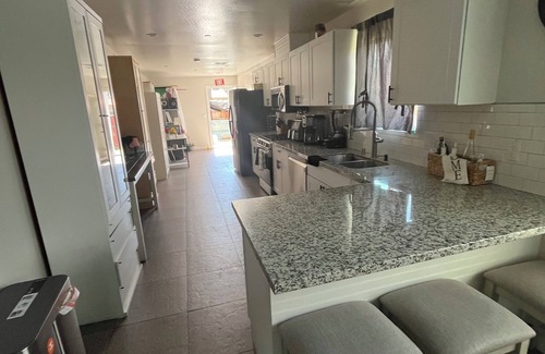 Bakersfield House | 4-bedroom house 6 beds in awesome Bakersfield with WiFi, AC to enjoy with family
