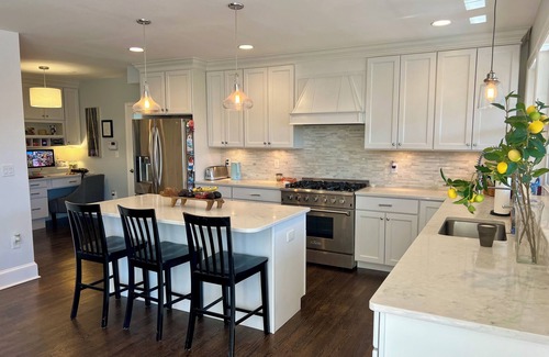 Yorktown House | 4-bedroom house in charming North Arlington with WiFi, AC. Book now