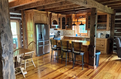 Ten Mile House | 4-bedroom house in charming Ten Mile with AC, WiFi. Relax and unwind
