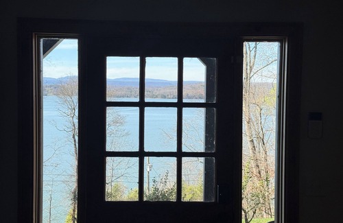 Ten Mile House | 4-bedroom house in charming Ten Mile with AC, WiFi. Relax and unwind