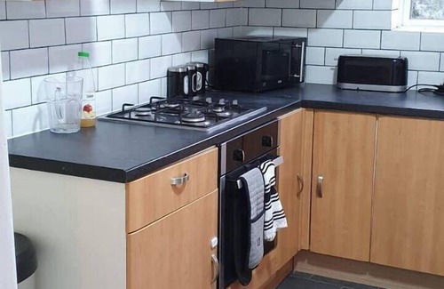 Grays House | 4 Bedroom House in Grays - Sleeps 6 & Parking