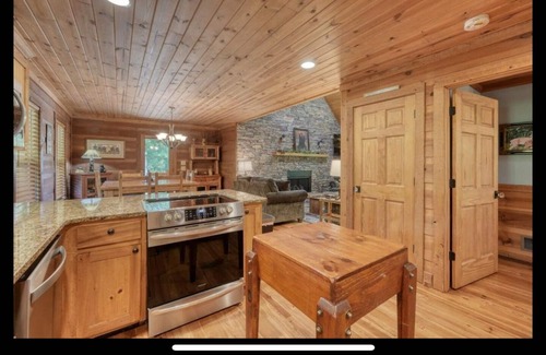 Hiawassee House | 4-bedroom house in lovely Hiawassee with WiFi, AC. Enjoy your stay