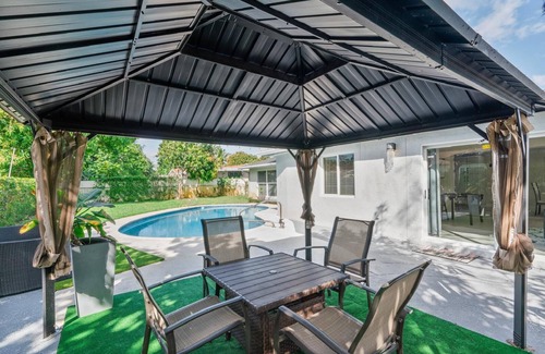 Margate House | 4-bedroom house in the city of Margate fl, with beautiful outdoor living,