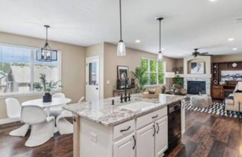 Castle Rock House | 4-bedroom house in enchanting Castle Rock with WiFi