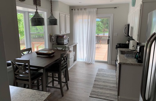 Southampton House | 4-bedroom house in Southampton w/Private lake property