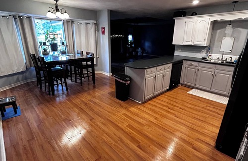 Springfield House | 4-bedroom house in delightful Springfield pet friendly, fitness room