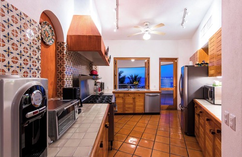 Conchas Chinas House | 4-bedroom house in enchanting Puerto Vallarta with AC, WiFi