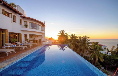Conchas Chinas House | 4-bedroom house in enchanting Puerto Vallarta with AC, WiFi