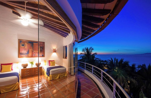 Conchas Chinas House | 4-bedroom house in enchanting Puerto Vallarta with AC, WiFi
