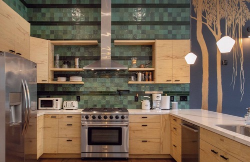 West Oakland House | 4-bedroom house Near UC Berkeley with Garden Jacuzzi Garage Parking