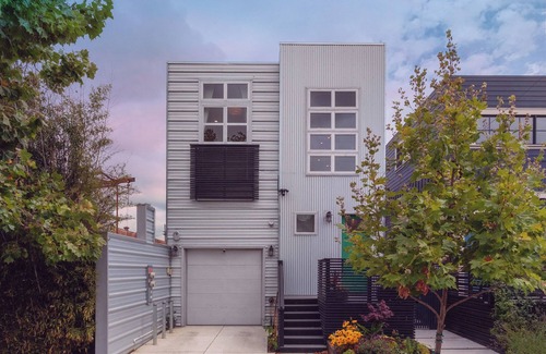 West Oakland House | 4-bedroom house Near UC Berkeley with Garden Jacuzzi Garage Parking