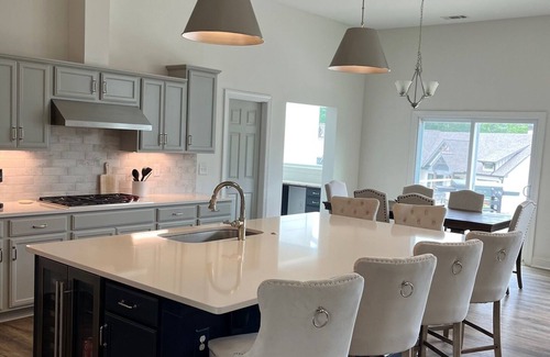 West Union House | 4 bedroom house on Lake Keowee 30 min from Clemson