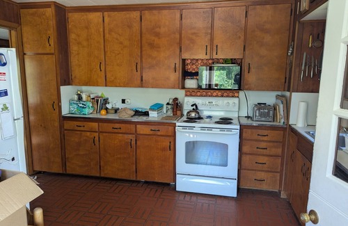 Menantic Creek House | 4-bedroom house on lake in delightful Shelter Island with WiFi, AC on 3.2 acres
