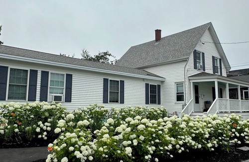 Willard House | 4-bedroom house steps from the beach in welcoming South Portland with AC
