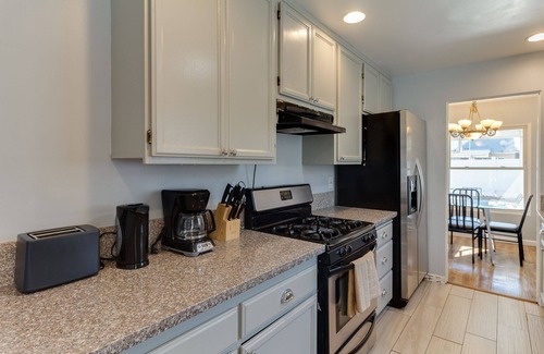 Reseda House | 4 bedroom house with a pool
