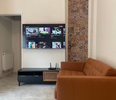 Cricklewood House | 4 bedroom house with Garden, Parking & 3 mins Walking Distance from Train Station
