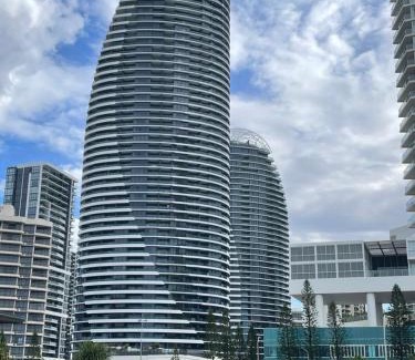 Broadbeach Apartment | 4 Bedroom Huge Sub Penthouse Oracle Level 31 Magnif VIEWS 260m2 Family Skyhome Sleeps 8 Adults and 2 Children, Sofa Bed Portacot, High Chair Central to Everything Resort Skyhome 5 STAR Luxury