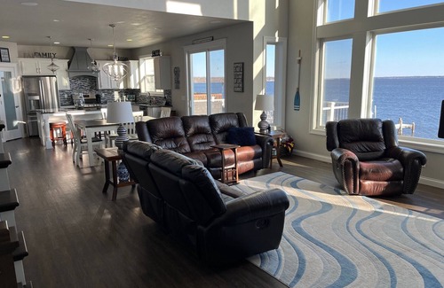 Butte Des Morts House | 4-bedroom Lake house on Lake Butte des Morts for EAA.