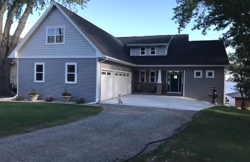 Butte Des Morts House | 4-bedroom Lake house on Lake Butte des Morts for EAA.