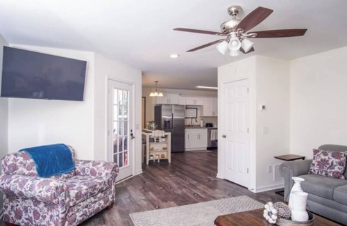Leesburg House | 4-bedroom lakefront house in charming Leesburg with WiFi, AC.Enjoy your stay
