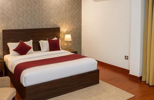 Gumla Hotel | 4 Bedroom Luxury Bungalow in Vrindavan - lavish & luxury Stay #only Family's Stags not allowed