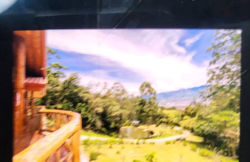 Cartago House | 4-bedroom luxury farm home with spectacular views of the valley.