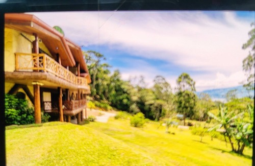Cartago House | 4-bedroom luxury farm home with spectacular views of the valley.