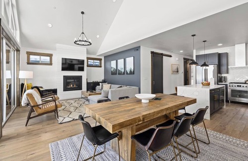 Cle Elum House | 4 Bedroom Luxury Home with Detached Mother-in-Law Studio in Suncadia