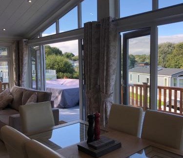 New Forest District House | 4 Bedroom Luxury Lodge Retreat in Lymington