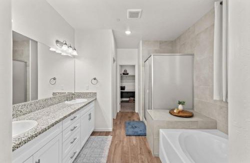 Tulare House | 4 Bedroom Modern Oasis Near Sequoias