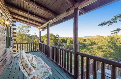Prescott Cabin | 4 bedroom peaceful cabin with breathtaking views, walk to lake.