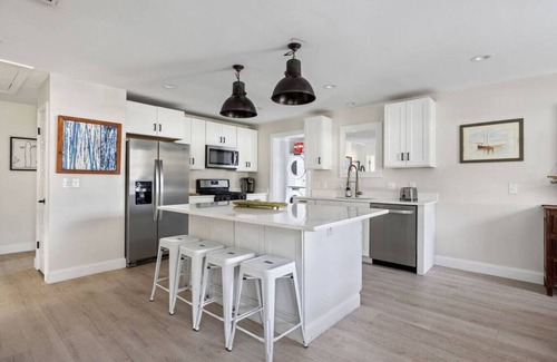 West Ashley House | 4 Bedroom Private Home 10 Minutes from Downtown!