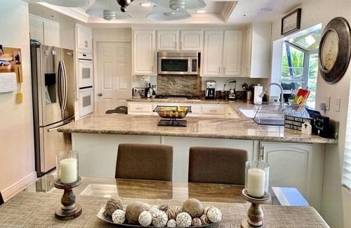 Mission Viejo Apartment | 4 Bedroom Single family L-459816 by Houzlet