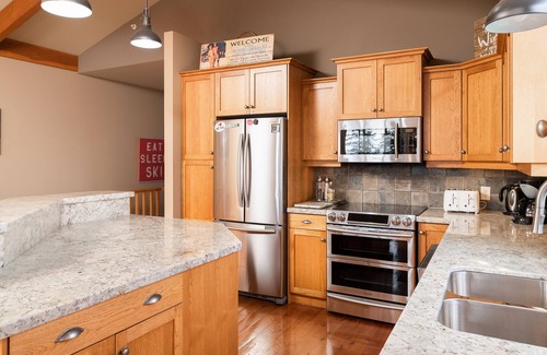 Snow Pine Estates Ski Chalet | 4 bedroom, Ski-in/ski-out, brand new private hot tub, Family friendly,