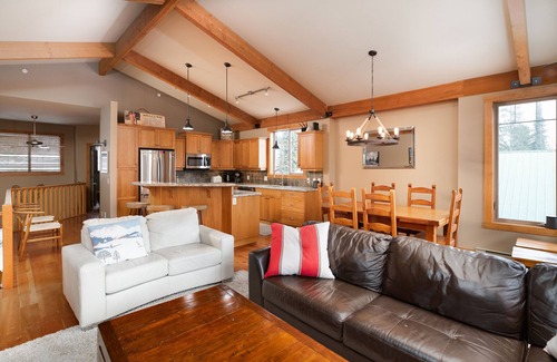 Snow Pine Estates Ski Chalet | 4 bedroom, Ski-in/ski-out, brand new private hot tub, Family friendly,