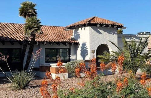 Tempe House | 4 Bedroom Spacious Retreat with Heated Pool