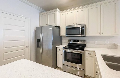 Sunset Pass House | 4 Bedroom Townhome 416741 by Houzlet