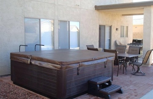 San Tan Valley House | 4 Bedroom Vacation Home in Johnson Ranch with Hot Tub