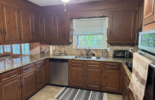 High Point House | 4-bedroom vacation home 7 minutes from High Point University