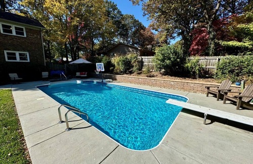 High Point House | 4 Bedroom w/Heated Pool by Oak Hollow Lake
