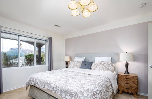 West Kelowna Estates House | 4 Bedroom Whole House