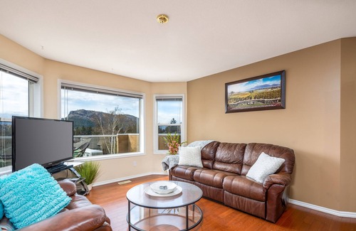 West Kelowna Estates House | 4 Bedroom Whole House