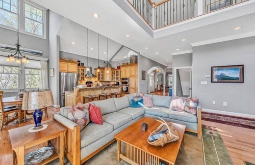Huddleston House | 4 Bedrooms, 1 Flex Room, 4 Bathrooms! Showplace Home w/Great Dock! Wifi! Game Room! Come Visit "Dr