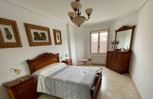 Albacete Condo | 4 bedrooms 2 baths, garage. Central.