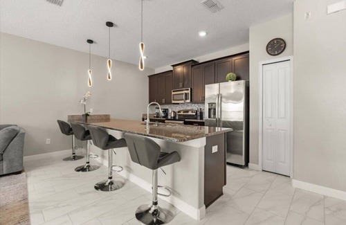 Kissimmee House | 4 Bedrooms/3 Bathrooms/Storey Lake (4792CT)