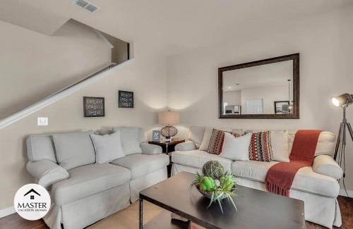 Bay Lake House | 4 Bedrooms 3 Bathrooms Lucaya Village 23-101