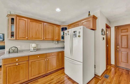 Huddleston House | 4 Bedrooms, 4½ Bathrooms, Sleeps 8! Come Visit 'Carter Cook Retreat'!