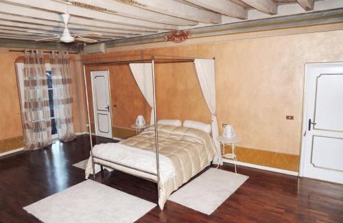 Centro Storico Nord Apartment | 4 bedrooms apartement with jacuzzi furnished terrace and wifi at Brescia