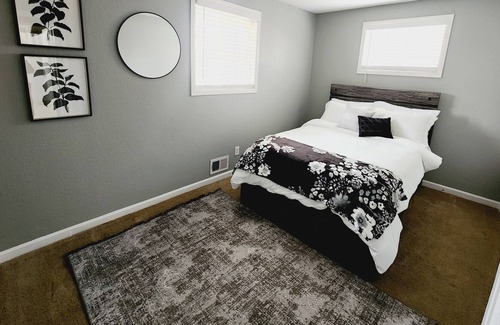 Dupont House | 4 bedrooms near DIA